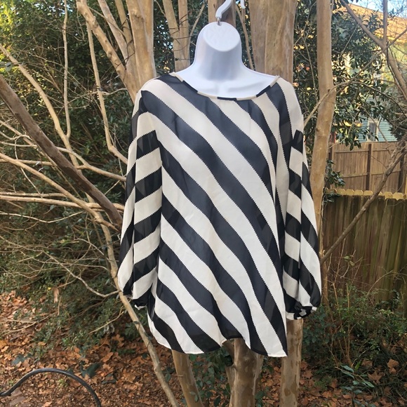 2X Diagonally Striped Black and White Boho Blouse - Picture 6 of 7